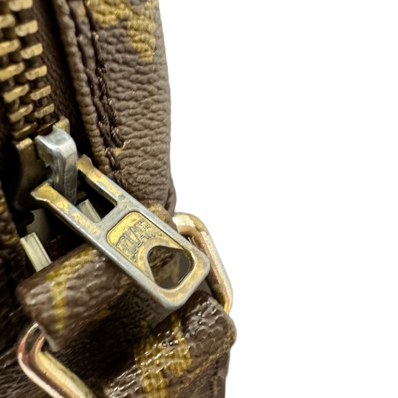 LOUIS VUITTON Marceau Messenger Crossbody - Picture 9 of 16